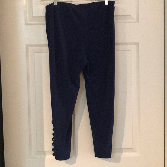 Capri length leggings with ankle detail - Picture 4 of 9